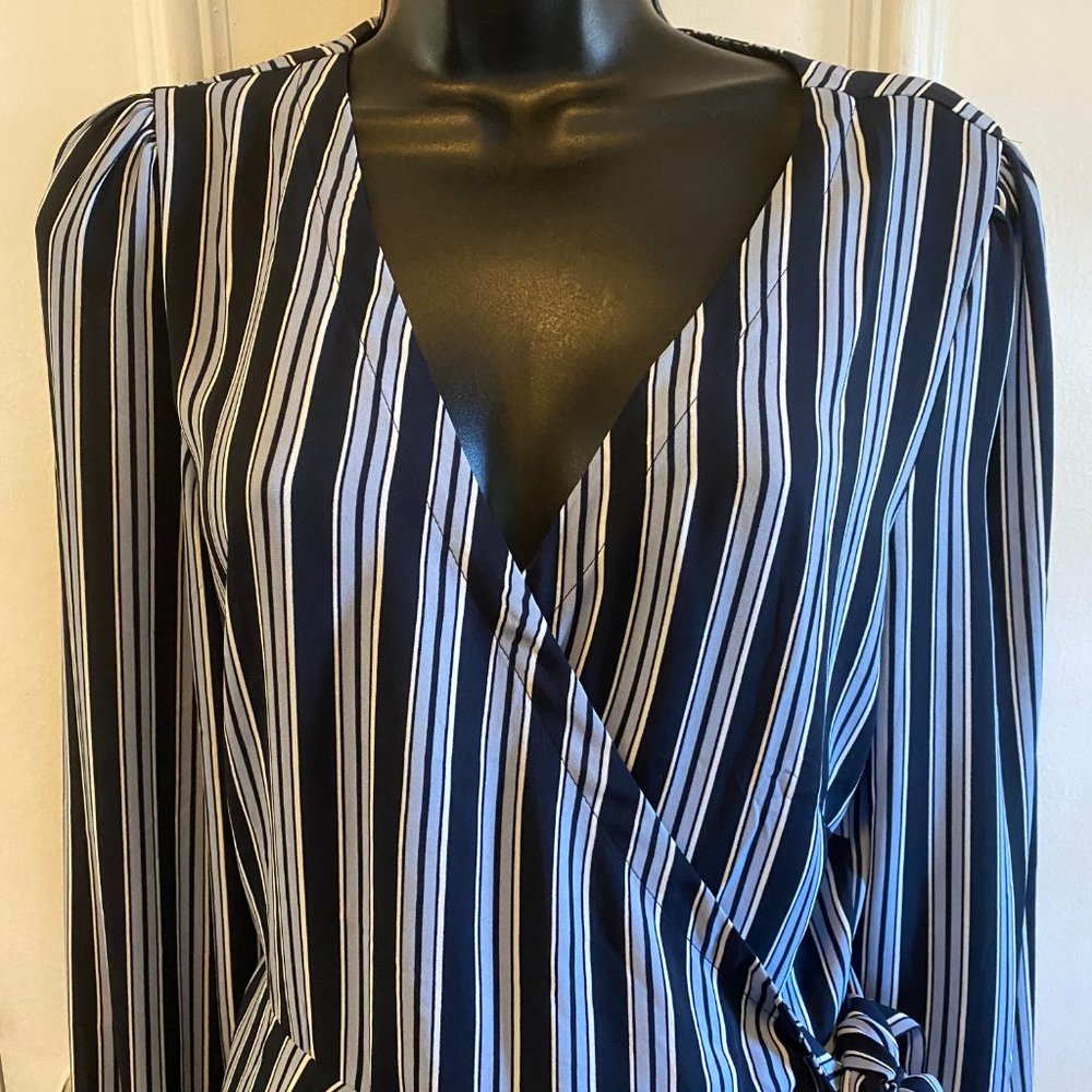 Loft Brand - Wrap Top Size S
